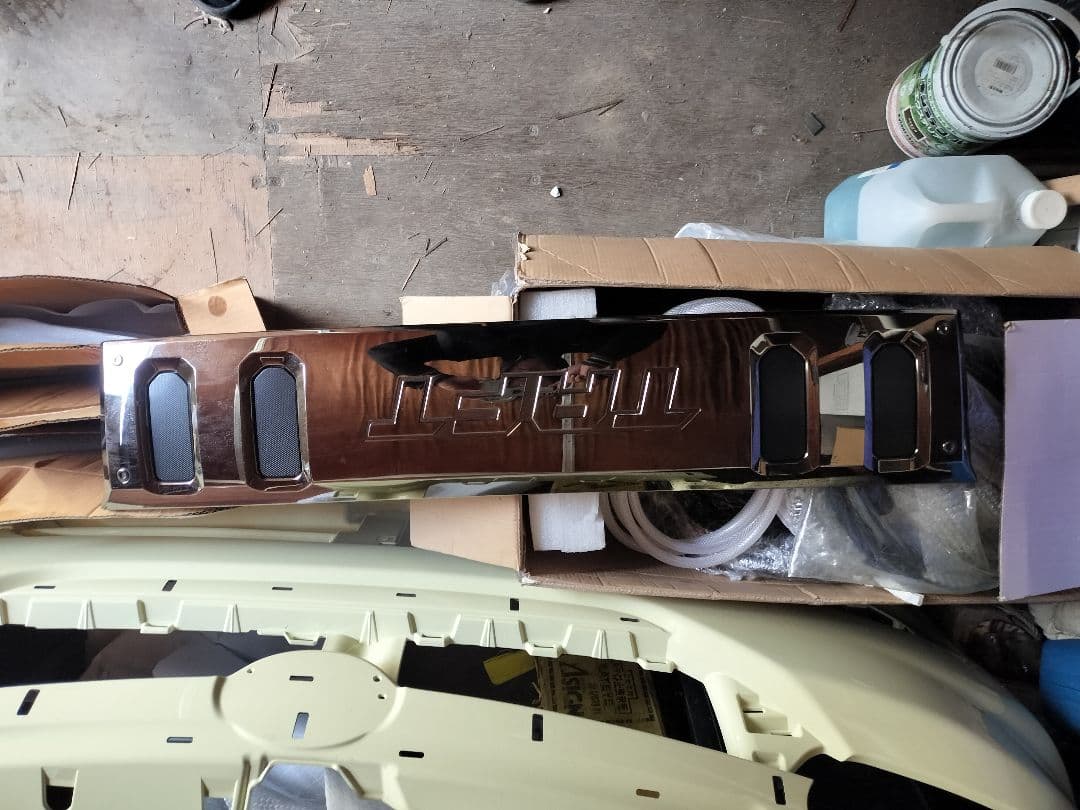 タフト　ボンネットグリル、リアゲートガーニッシュセット、ブラックメッキ