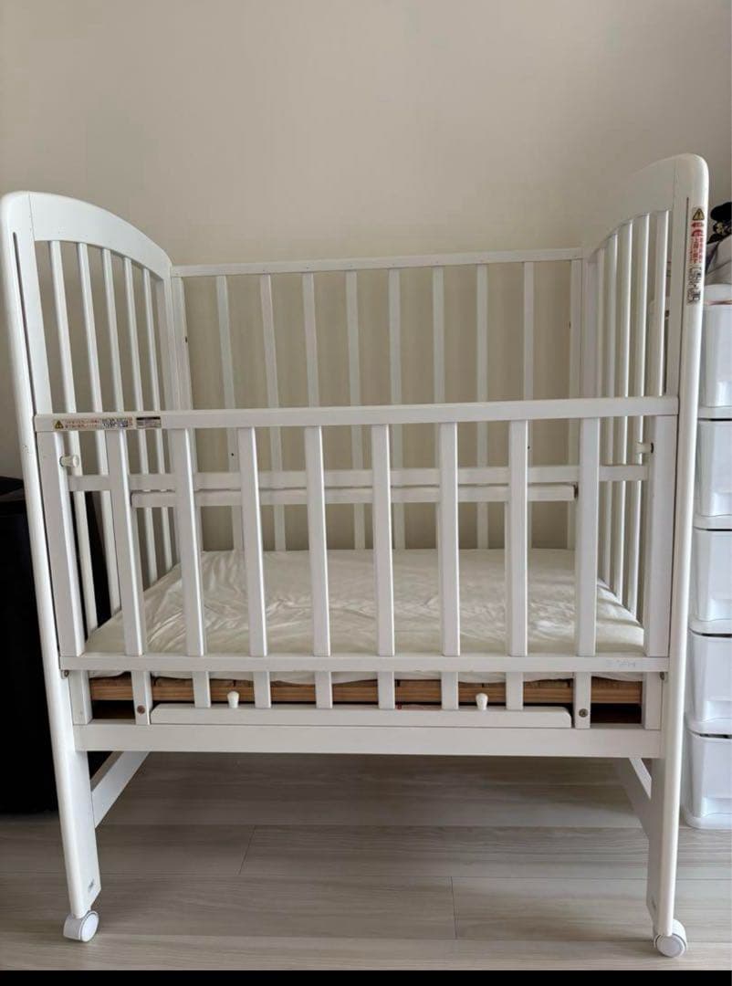 【えるめるも】カトージ ハイタイプ ミニベビーベッド 収納棚