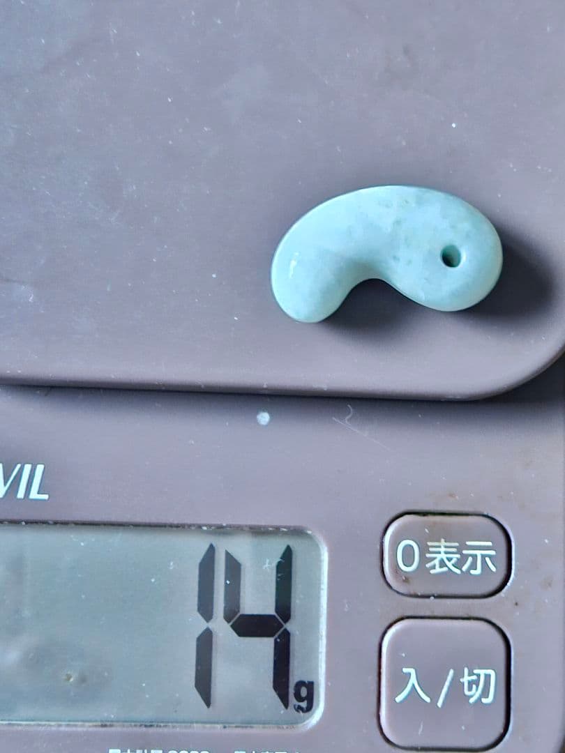 透薄水　翡翠勾玉　　　　　　　糸魚川産　国石