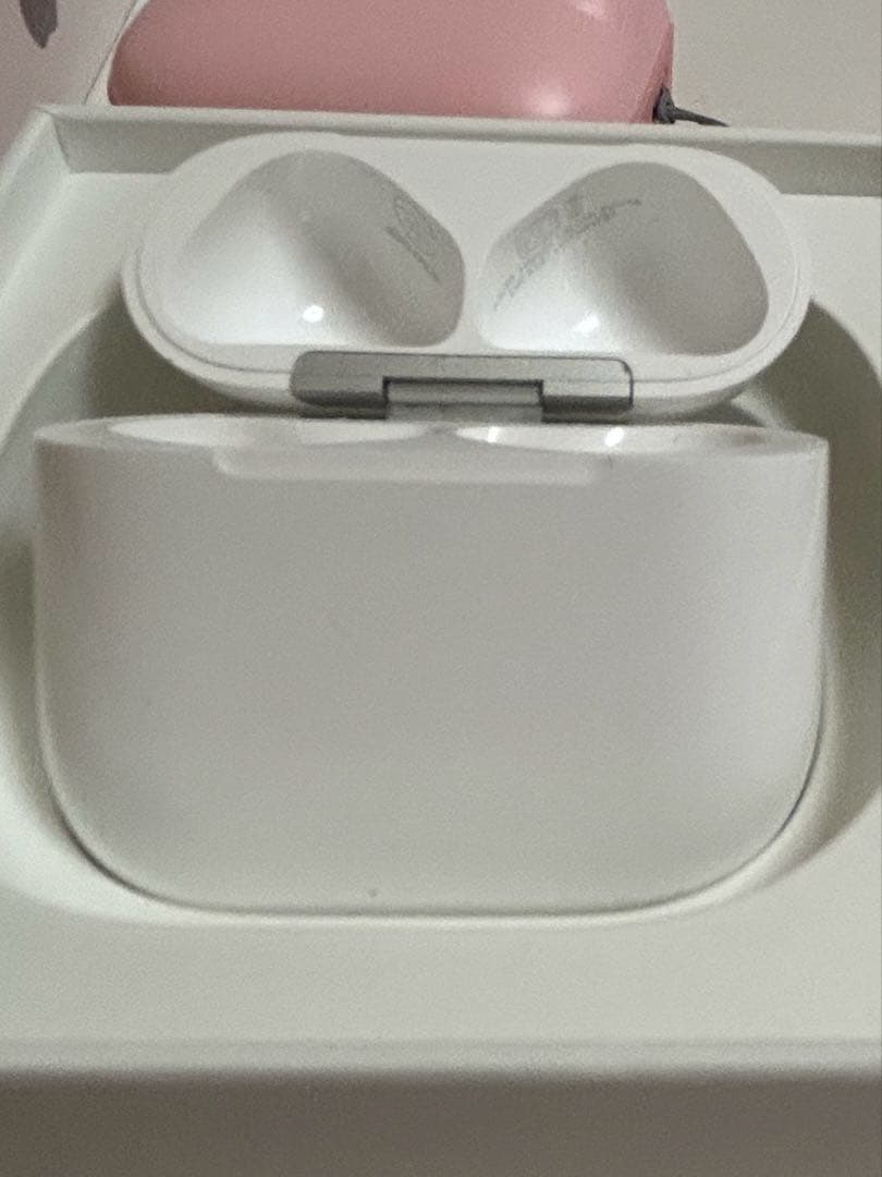 Apple Airpods4 アクティブノイズキャンセリング　ESRケース付き