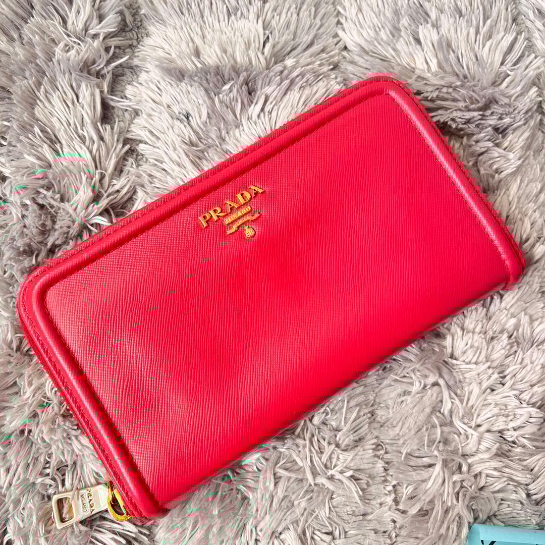 PRADA サフィアーノ　ラウンドファスナー　ゴールド金具　メタルロゴ　ピンク