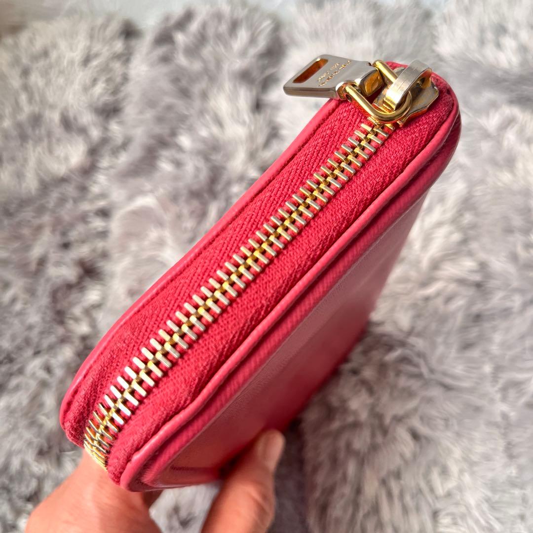 PRADA サフィアーノ　ラウンドファスナー　ゴールド金具　メタルロゴ　ピンク