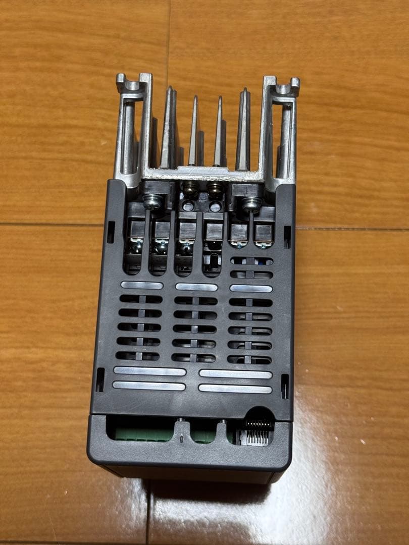 9専用 三菱　インバータ　FR-D710W-0. 4K　本体のみ　元箱なし