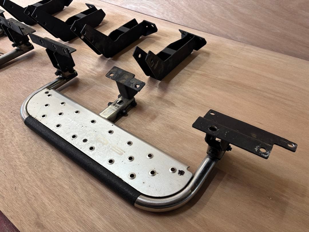 【週末値下げ】　セット価格　デリカd5 純正サイドステップ