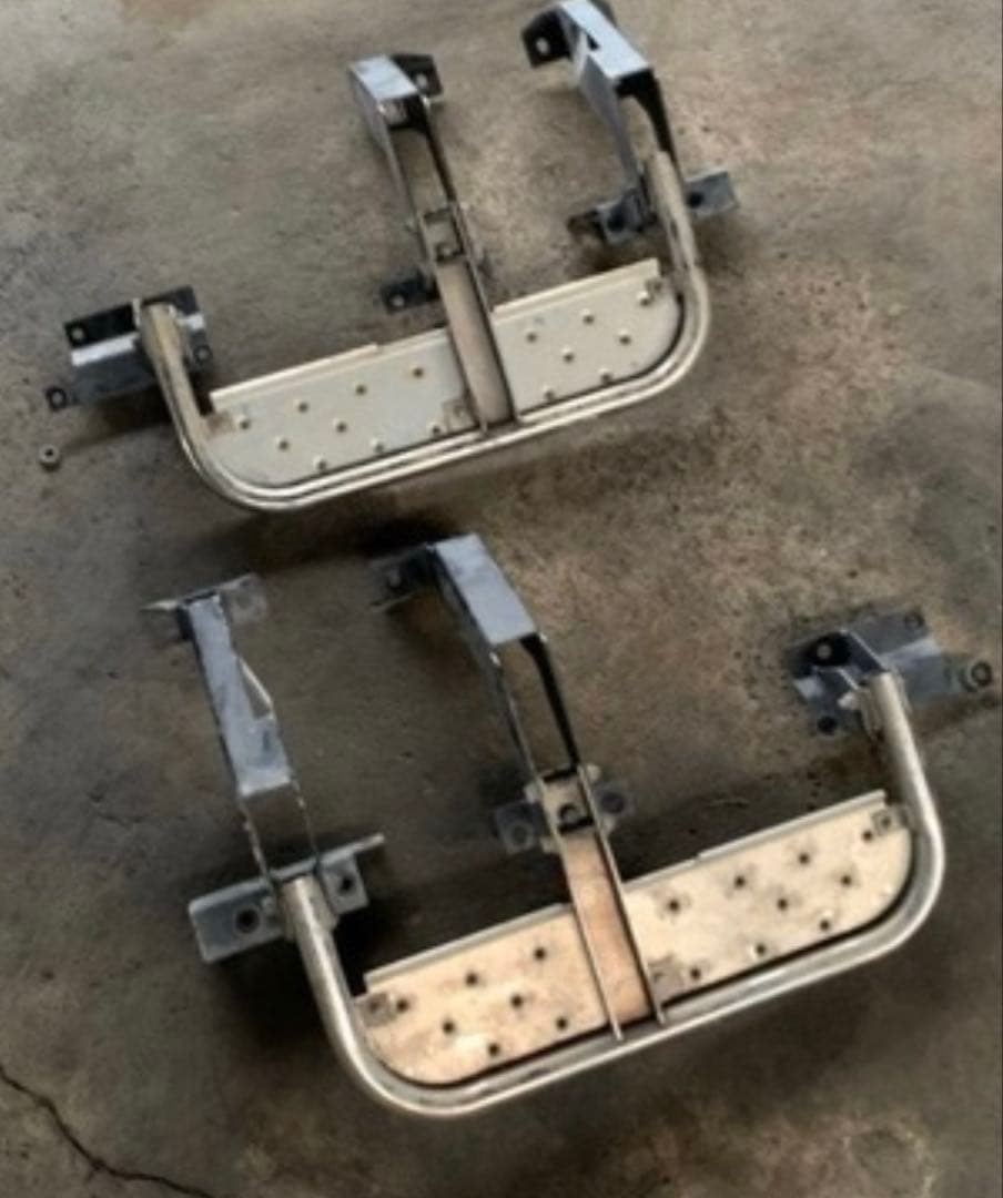 【週末値下げ】　セット価格　デリカd5 純正サイドステップ