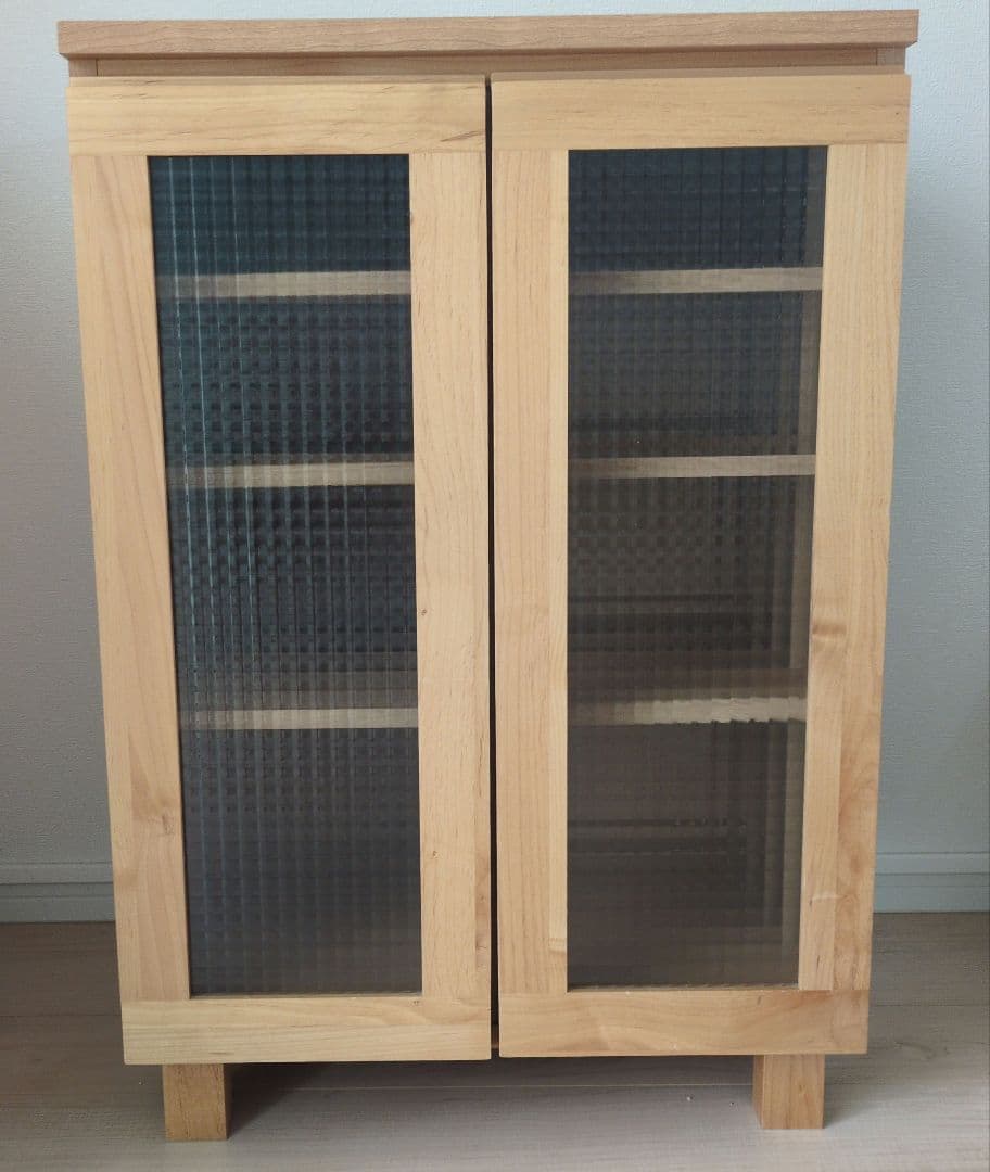 ガラスキャビネット