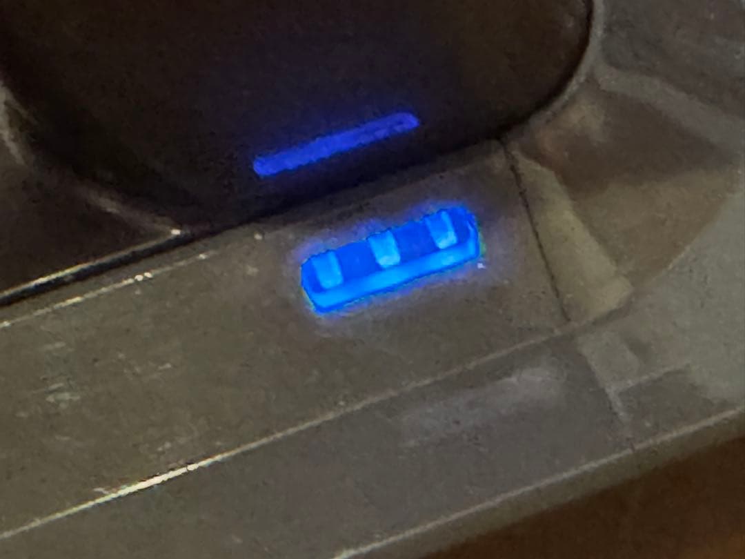 【送料無料】Dyson V8 サイクロンクリーナー　14点セット