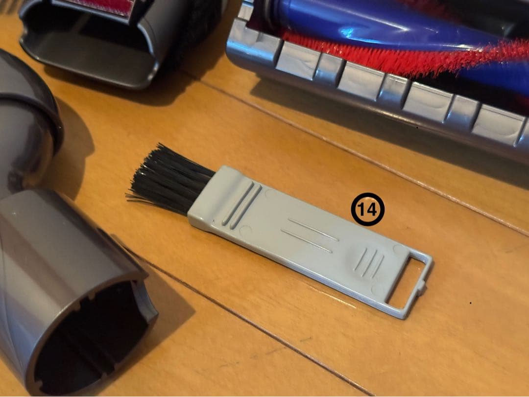 【送料無料】Dyson V8 サイクロンクリーナー　14点セット