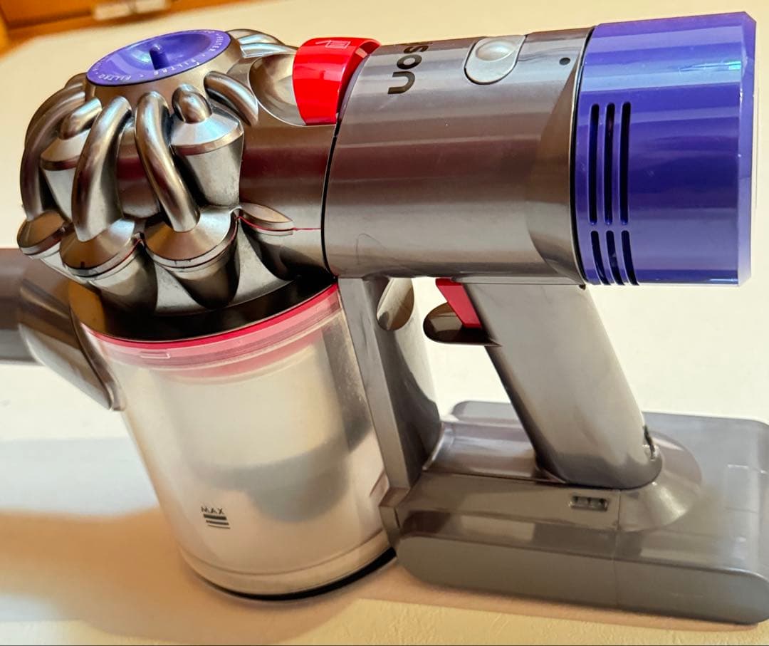 【送料無料】Dyson V8 サイクロンクリーナー　14点セット