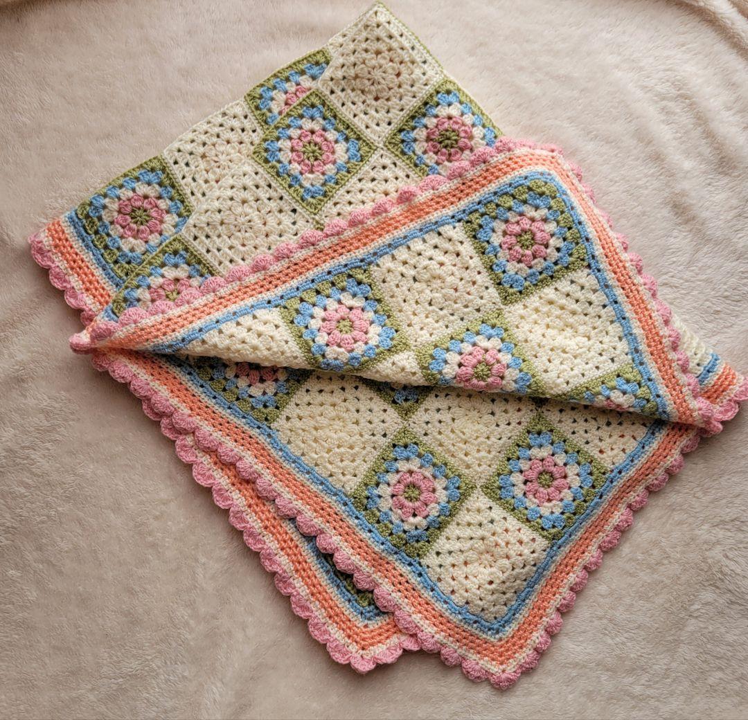 グラニースクエアモチーフ(ピンク花)のブランケット・マルチカバー