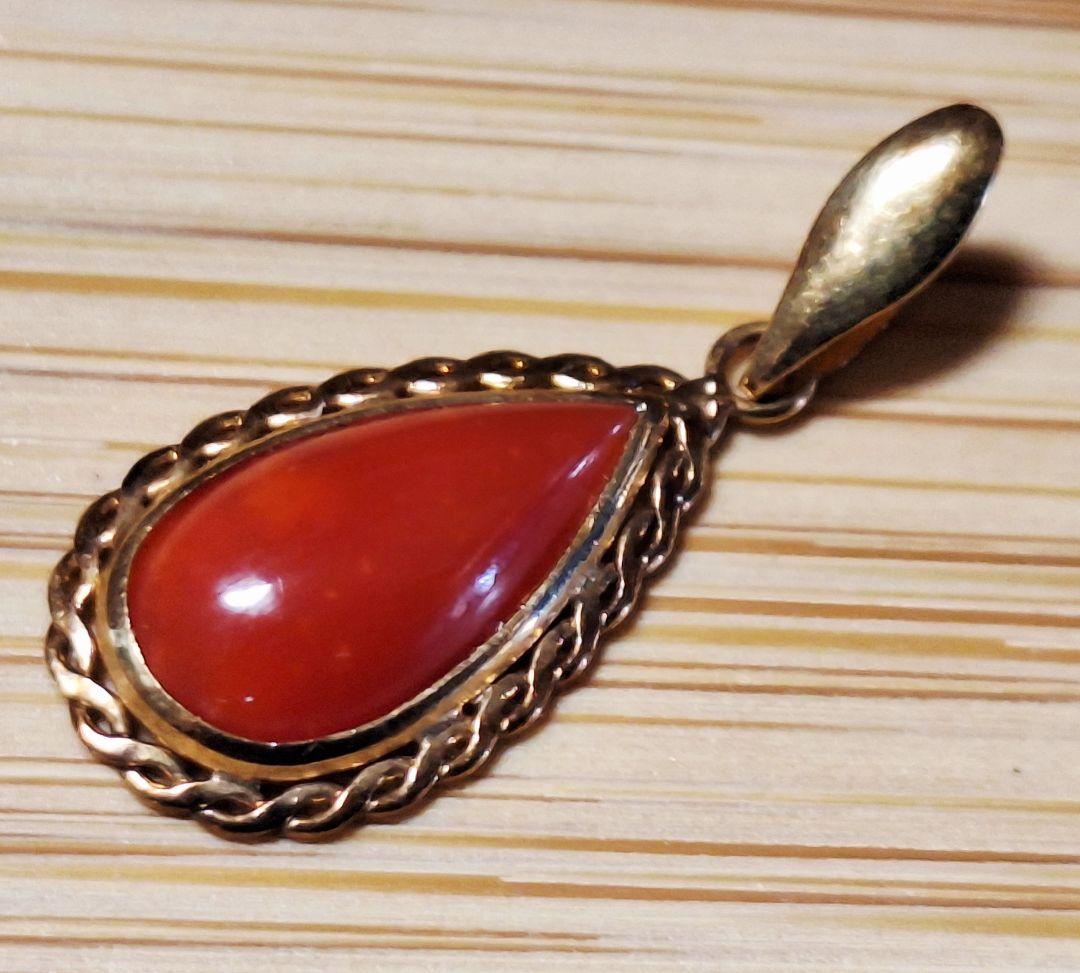 K18　18金 涙型　本珊瑚 ネックレストップ 天然石　総重量0.7g