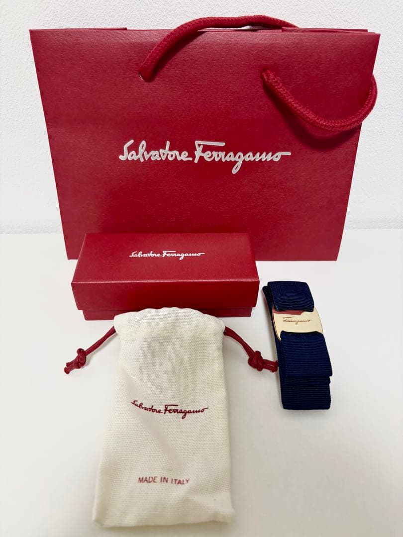 Salvatore Ferragamo　バレッタ　ネイビー