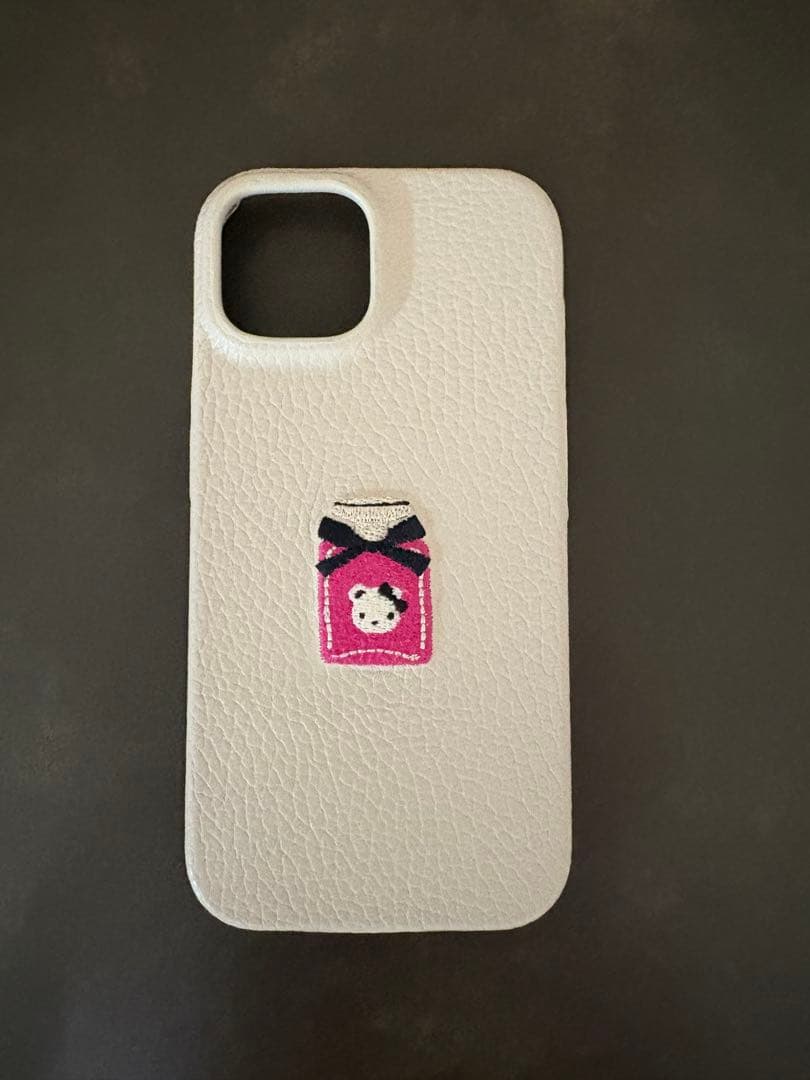 美品　ファミリア　スマホケース　iPhone15