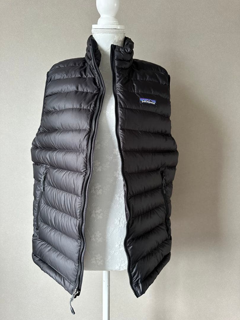 patagonia ★定番ブラック ★ダウンベスト★軽量