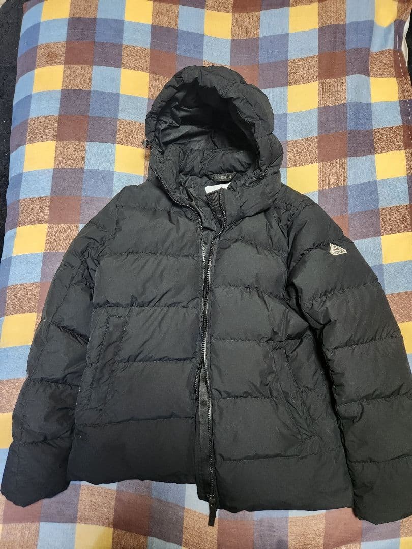 PYRENEX フード付き ブラックダウンジャケット ベルフォール
