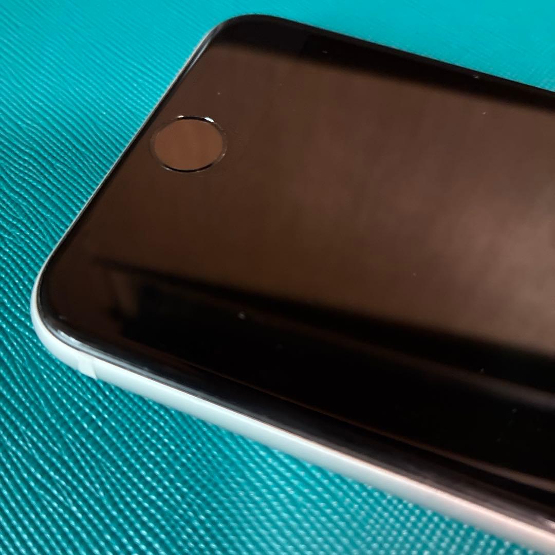 iPhone SE ホワイト　128GB