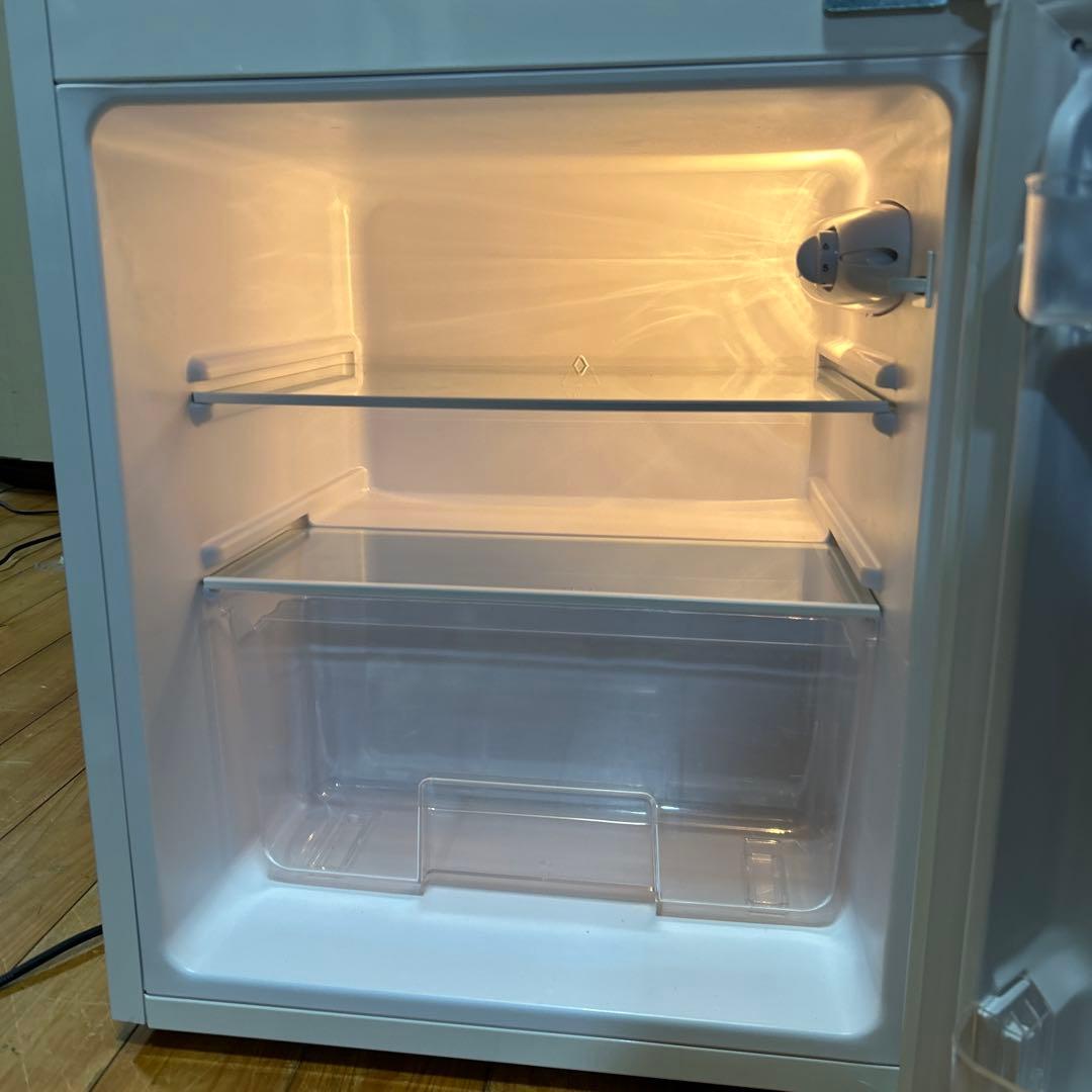 【美品】アイリスオーヤマ　冷凍冷蔵庫　81リットル　AF81-W　右開き