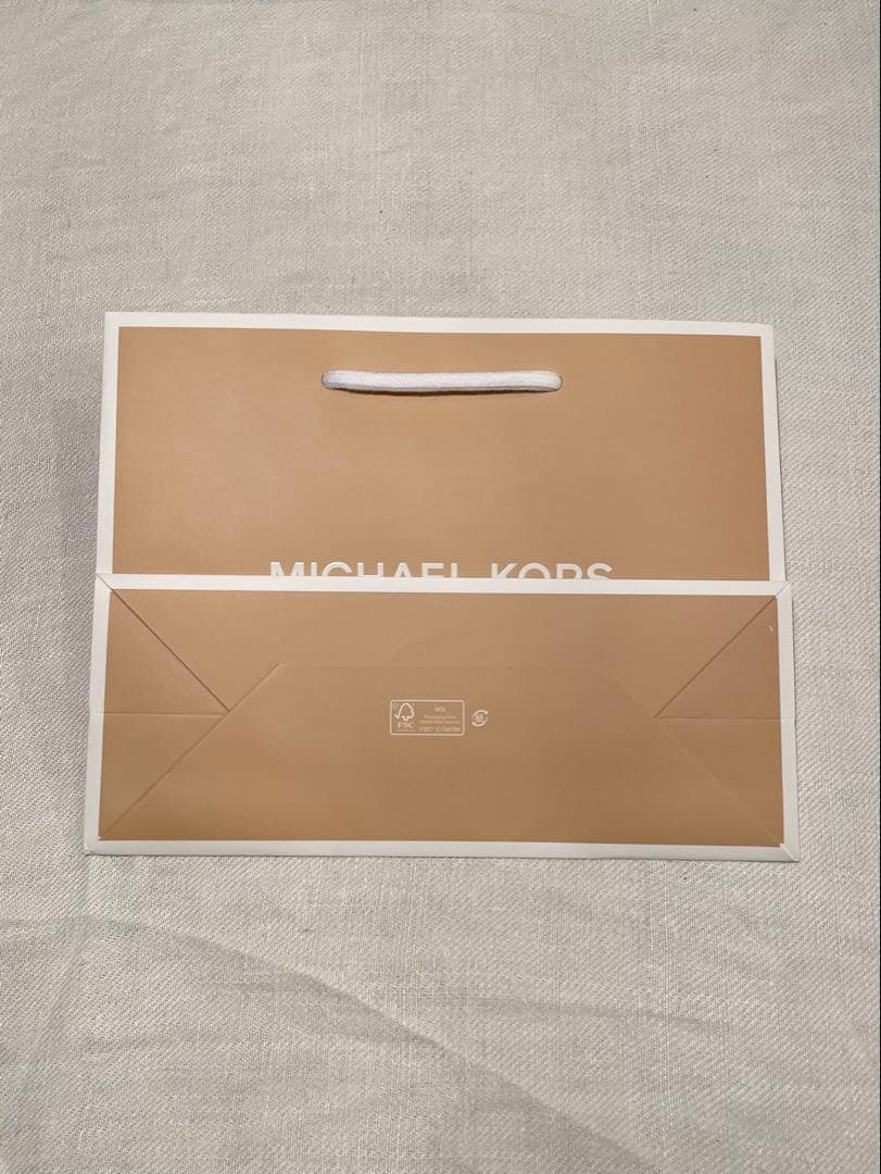 【新品】MICHAEL KORS iPhone 15ケース・紙袋・保証書付き
