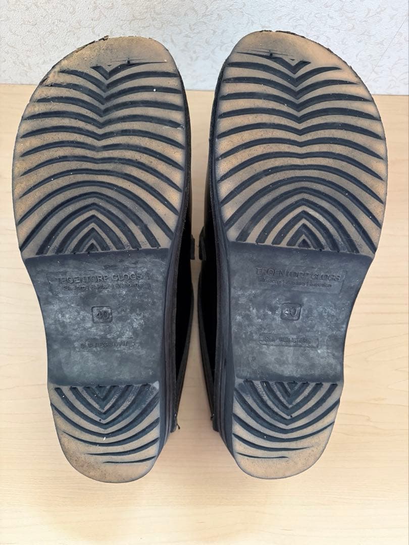 Needles × Troentorp ブラックレザーサボサンダル スタッズ付き