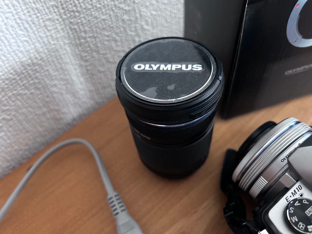 OLYMPUS OM-D E-M10 ズームレンズ＋標準レンズ ミラーレス一眼