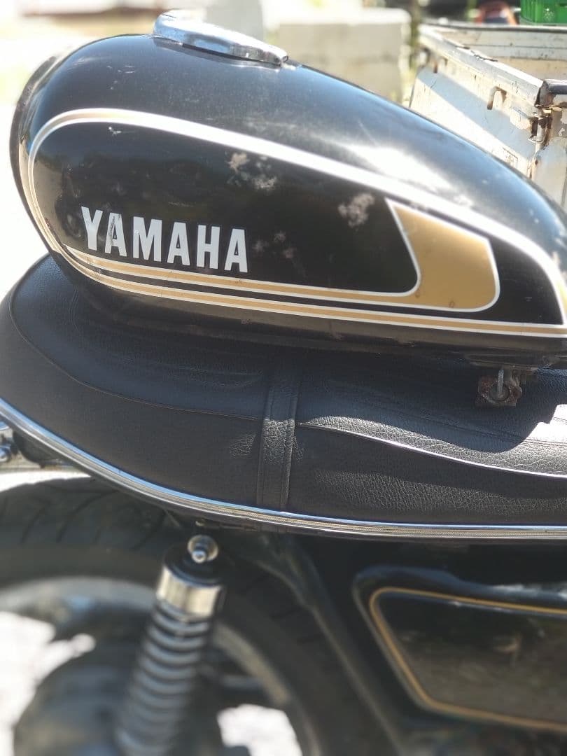 YAMAHA タンク 黒/金