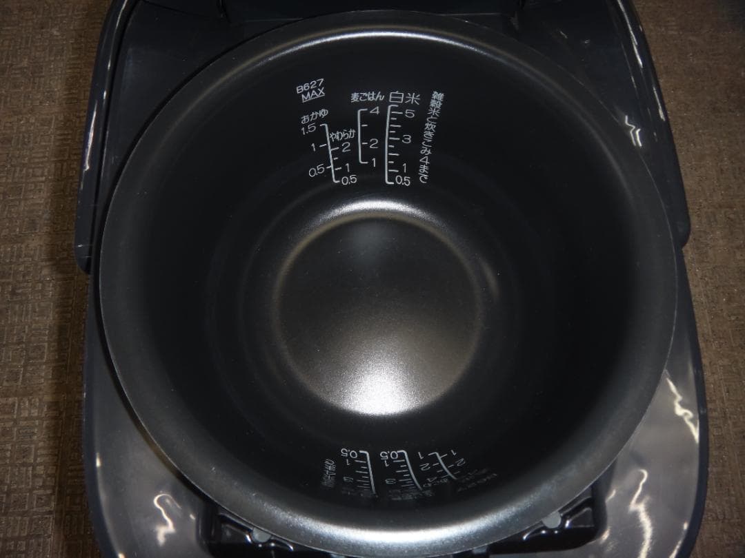 象印　5.5合 圧力IH炊飯ジャー 極め炊き　NW-CA10　2023年製