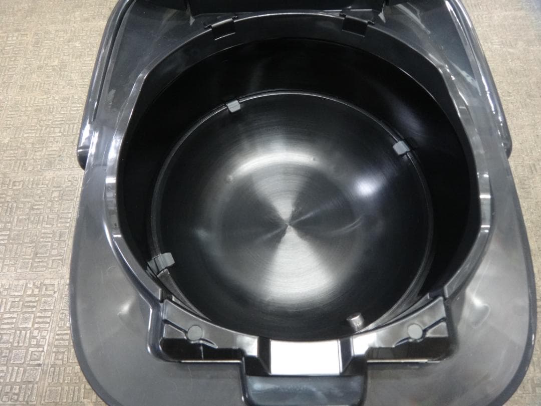 象印　5.5合 圧力IH炊飯ジャー 極め炊き　NW-CA10　2023年製