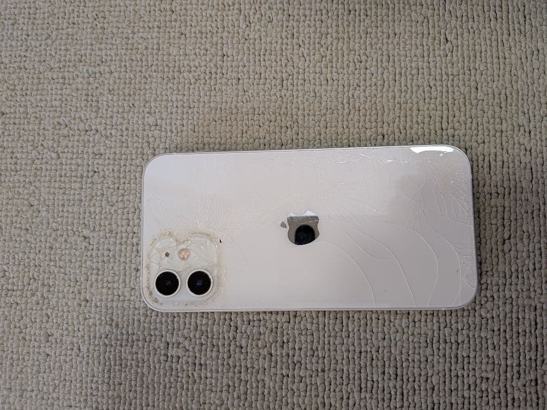 iPhone 12 64GB ホワイト バッテリー79%