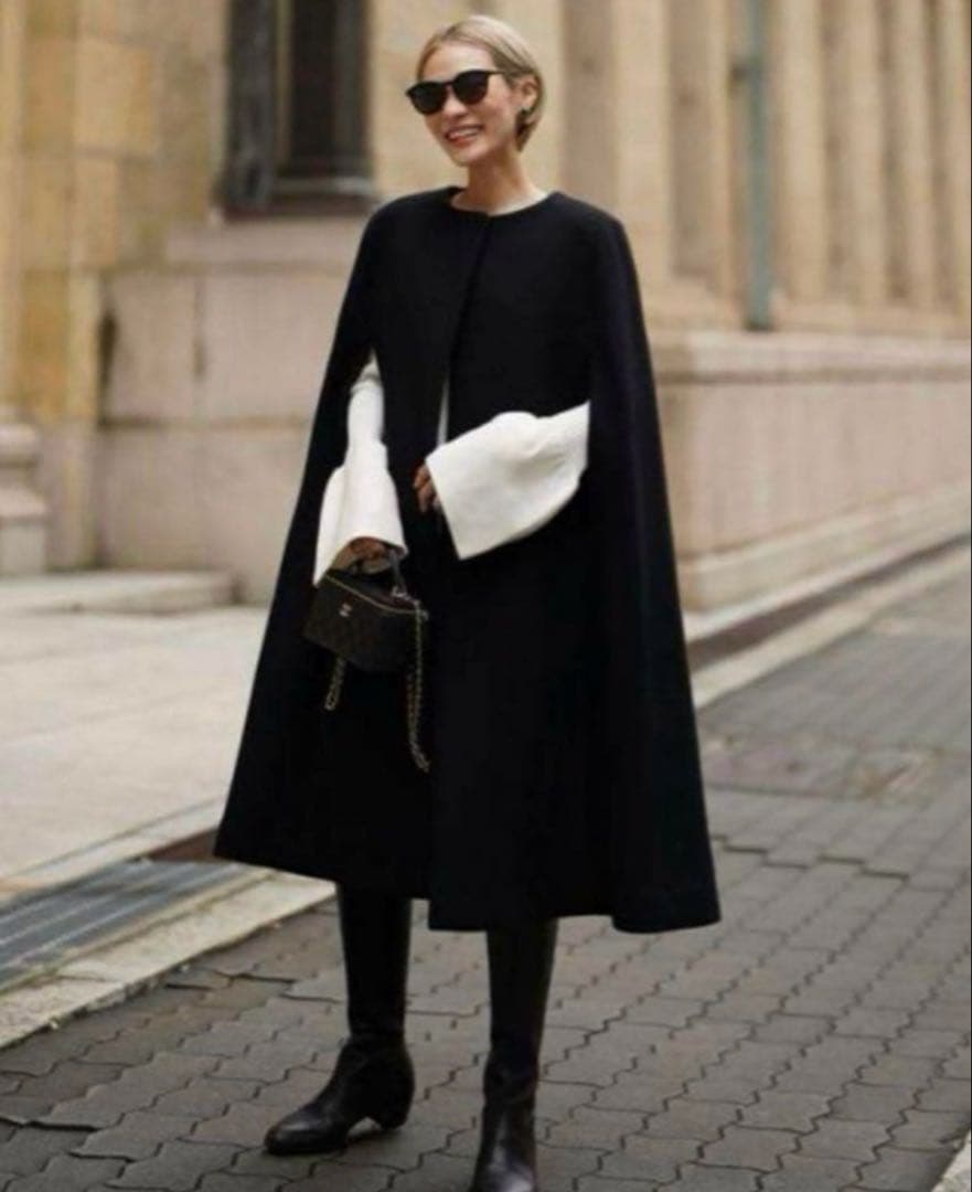 大人気！　ellieケープコート　ブラック　ポンチョ