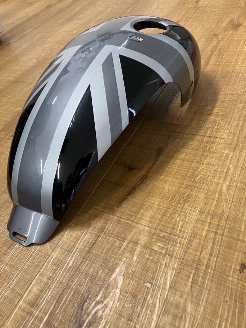 トライアンフ　ボンネビルt100タンクカバー　sixty8