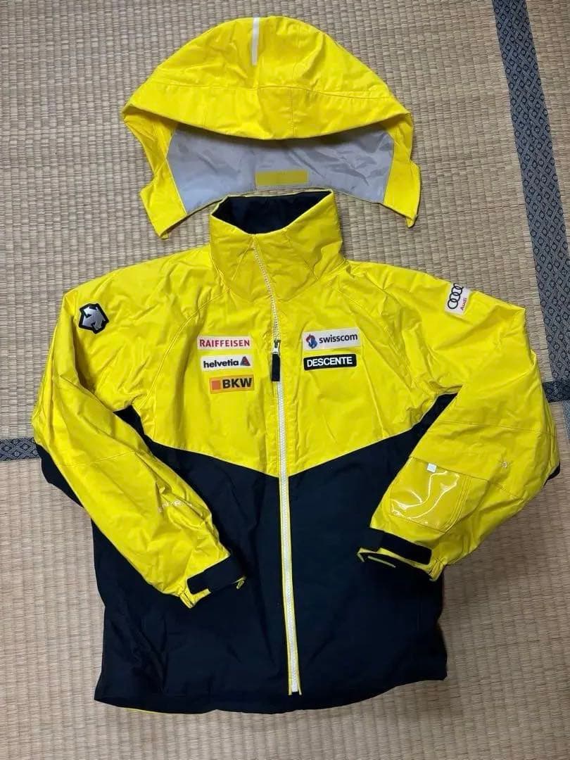 デサント　スイスチームデザイン 防水スキーウェア イエロー/ネイビー