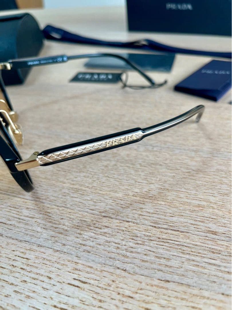 未使用品 正規品 PRADA プラダ SPR17Y AAV-07M サングラス