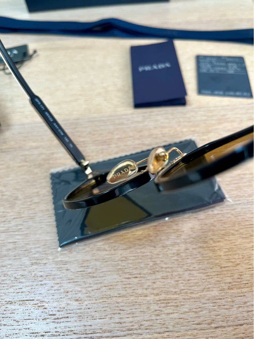 未使用品 正規品 PRADA プラダ SPR17Y AAV-07M サングラス