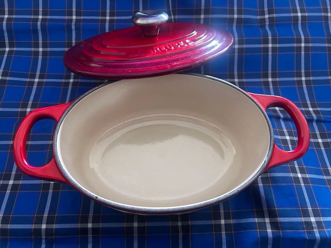 【未使用】ル・クルーゼ シグニチャーココット・オーバル 17cmチェリーレッド