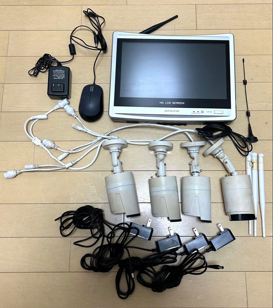 防犯カメラ　4台とモニター　セット　録画機能付き　中古　使用可能　１TB HDD