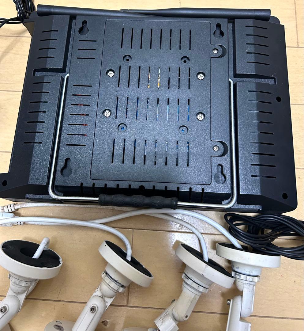 防犯カメラ　4台とモニター　セット　録画機能付き　中古　使用可能　１TB HDD