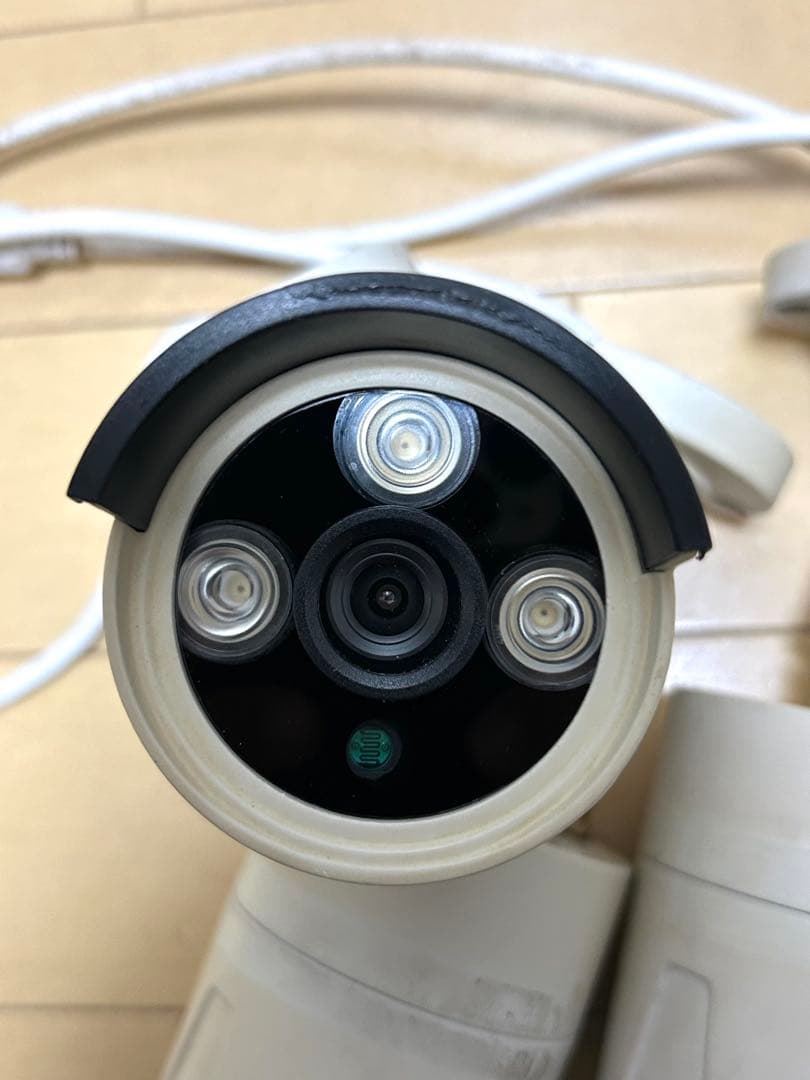 防犯カメラ　4台とモニター　セット　録画機能付き　中古　使用可能　１TB HDD