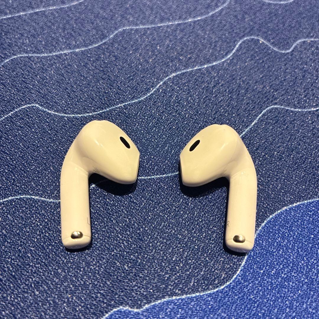 【美品】AirPods 4 アクティブノイズキャンセリング　本体のみ