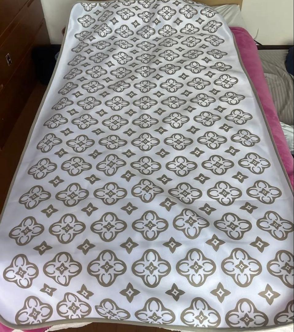 グラントイーワンズ　ベッド敷きシーツ　値下げしました