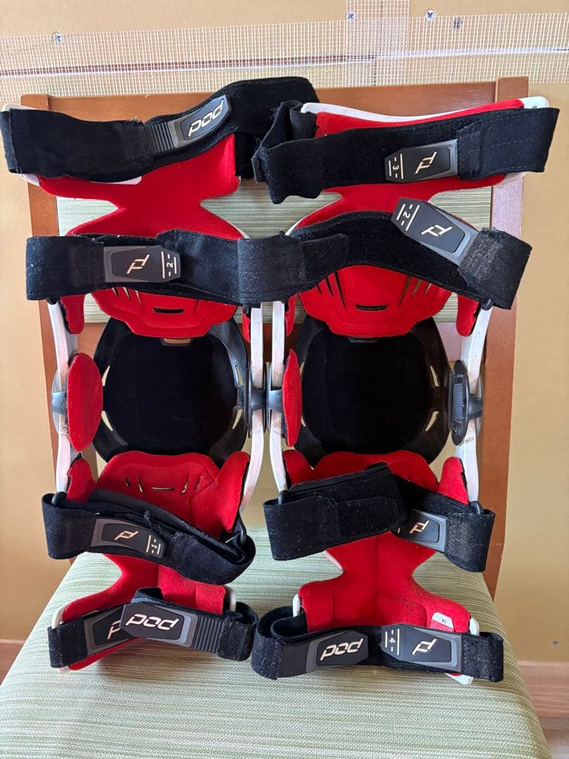 pod k300 ニーブレース　XLサイズ