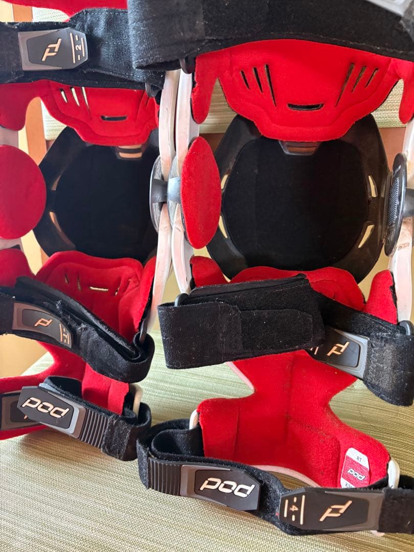 pod k300 ニーブレース　XLサイズ