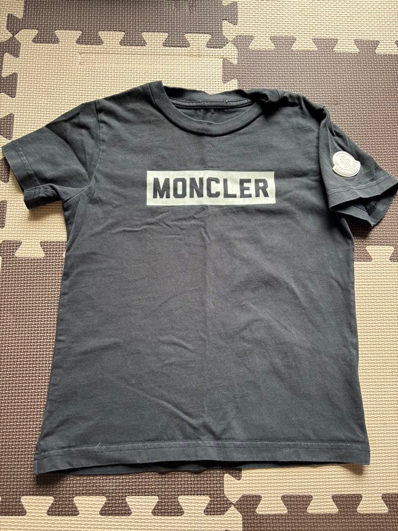 MONCLER ブラック Tシャツ 8A