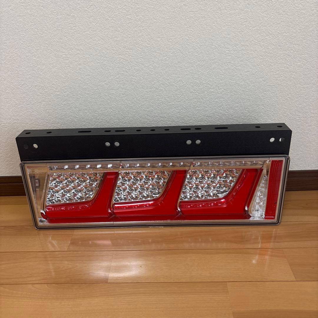 新車外し　小糸製作所　LEDテールランプ　ノーマルターン