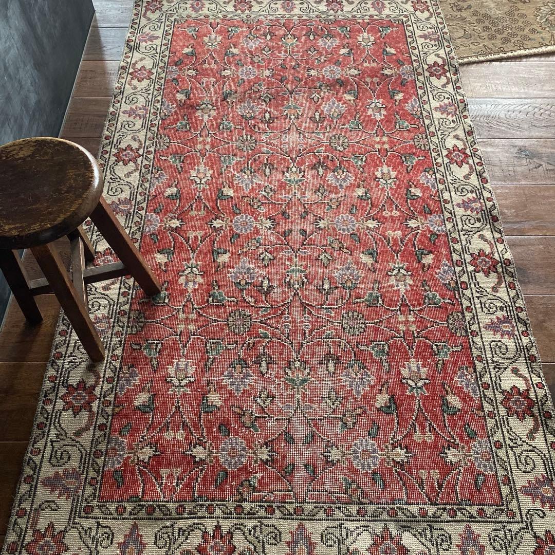 レッド花柄ヴィンテージラグ　トルコラグ　赤