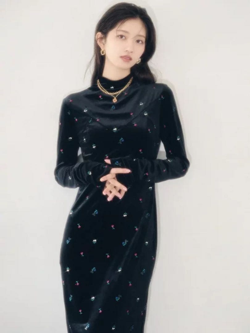 LILY BROWN エンブロイダリーフラワーベロアワンピース ブラック
