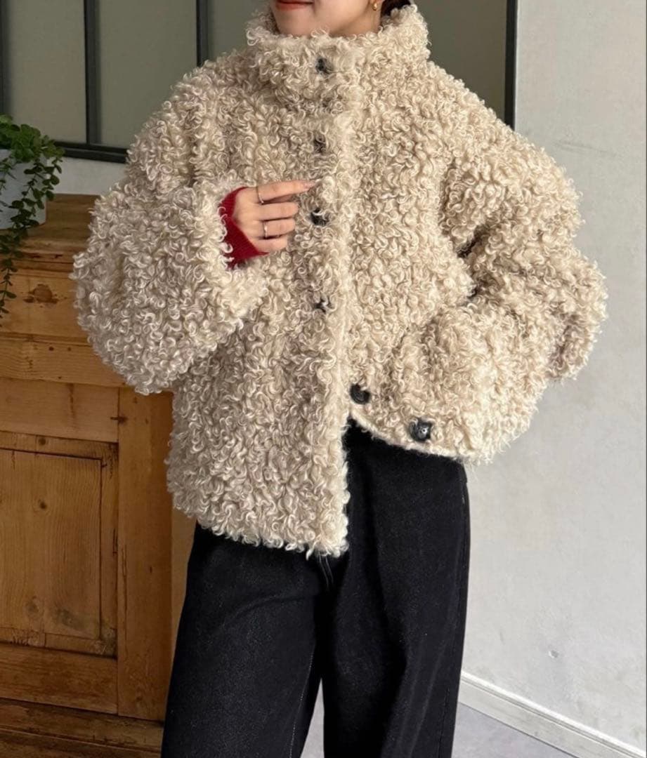 【新品未使用タグ付き】Thevon プードルファーミドルジャケット アイボリー