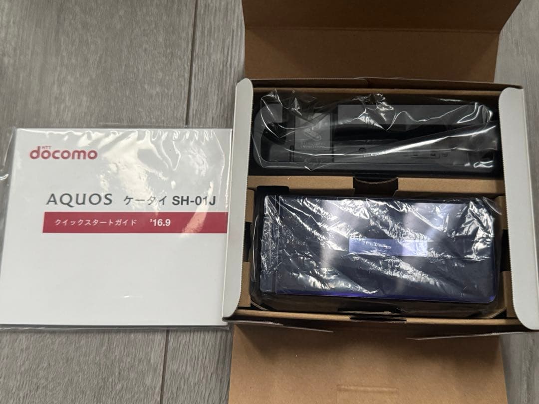docomo AQUOS SH-01J 折りたたみ式 ブルーブラック