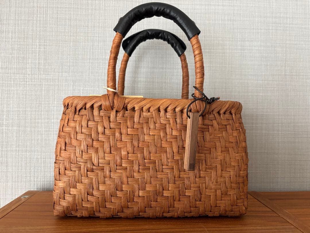 新品未使用　山葡萄かごバッグ　巾着袋付き