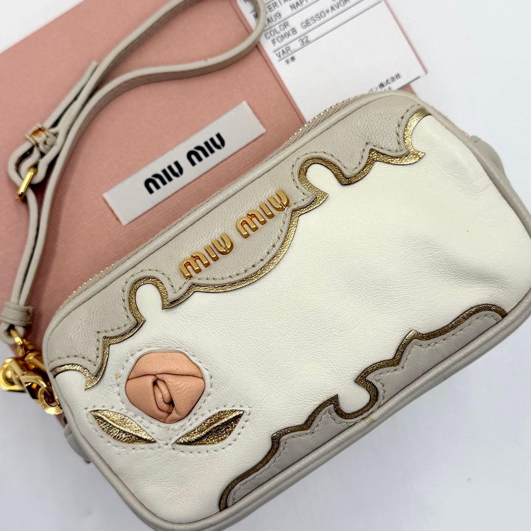 【美品】ミュウミュウ ポーチ 小物入れ ウォレット フラワー ロゴ ナッパレザー