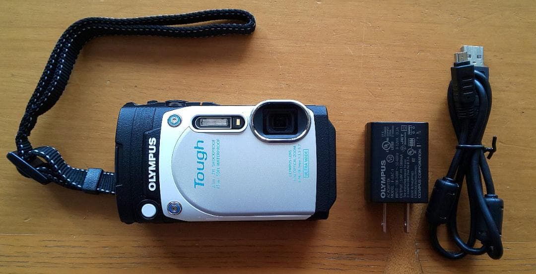 OLYMPUS オリンパス TG TG-870 　◆WHITE